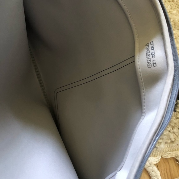 🌷4/$20 Tucano large neoprene zip laptop case - Picture 4 of 4